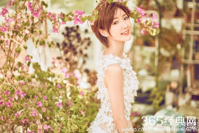 同是一袭拖地长裙，毛晓彤和唐嫣的差距挺大的