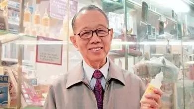 还记得那个健忘的化学老师吗？原来他真的是老师