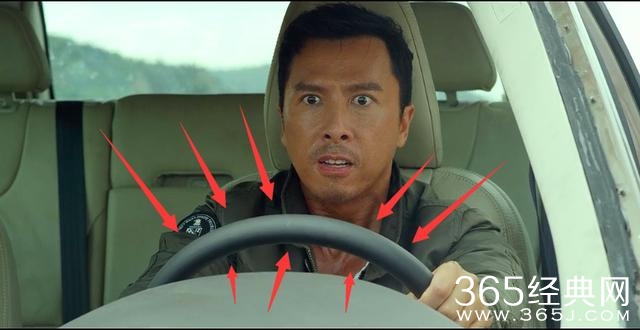 甄子丹首演的古惑仔武打片《特殊身份》，穿帮8个镜头