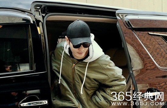 黄晓明自曝因非议曾患抑郁症 称不可以停止工作