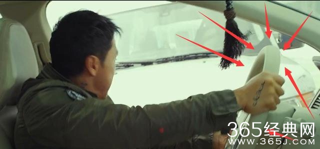 甄子丹首演的古惑仔武打片《特殊身份》，穿帮8个镜头