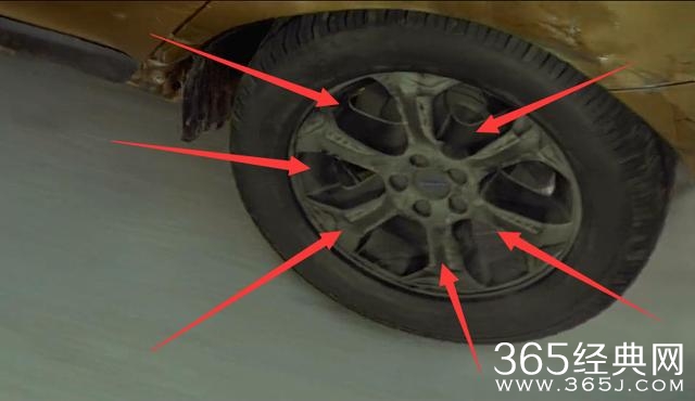 甄子丹首演的古惑仔武打片《特殊身份》，穿帮8个镜头