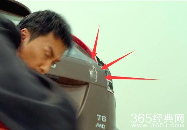 甄子丹首演的古惑仔武打片《特殊身份》，穿帮8个镜头