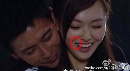 唐嫣嘴里的白色物体原来不是口香糖啊！原谅我不厚道的笑了