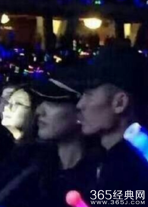 疑似林丹曾和赵雅淇一起看演唱会