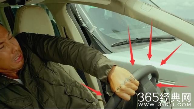 甄子丹首演的古惑仔武打片《特殊身份》，穿帮8个镜头