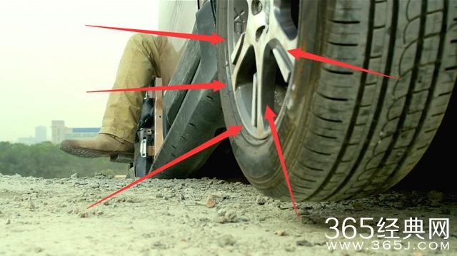 甄子丹首演的古惑仔武打片《特殊身份》，穿帮8个镜头