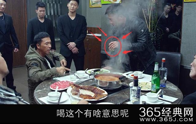 甄子丹首演的古惑仔武打片《特殊身份》，穿帮8个镜头