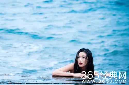 韩国女神全智贤演美人鱼 居然被45岁的钟丽缇甩出一条街