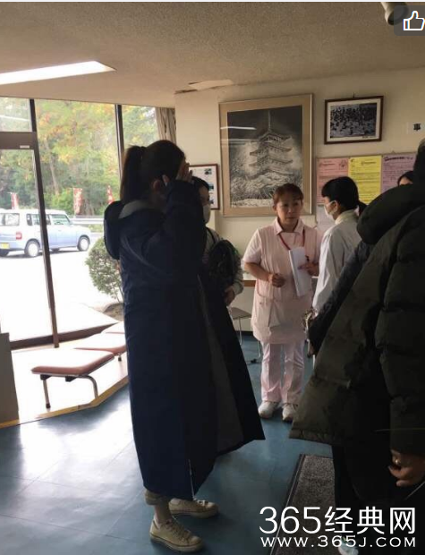 戚薇日本拍戏脸部受伤是怎么回事 戚薇医院就医照