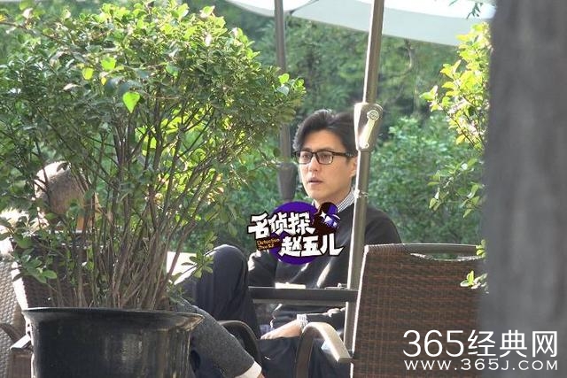 靳东陈道明拍戏被偷拍，喝下午茶被偷拍，关键是被偷拍都太有型