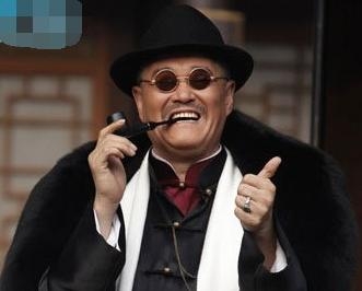 赵本山同批徒弟，一个成10亿导演，一个却卖火锅为生