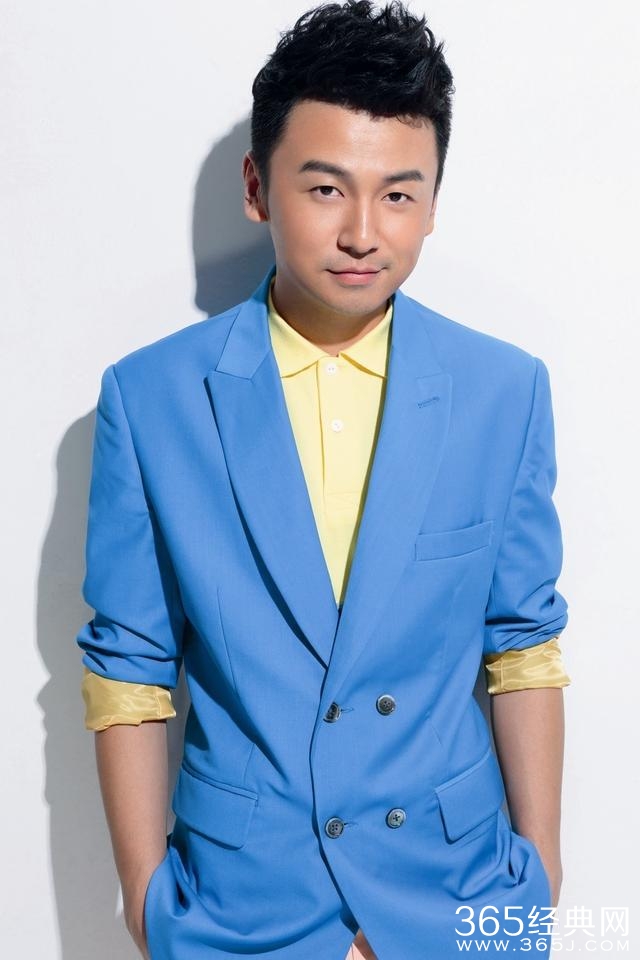 靳东陈道明拍戏被偷拍，喝下午茶被偷拍，关键是被偷拍都太有型