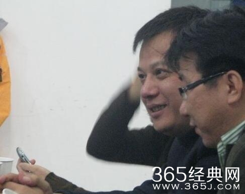 赵薇不仅自己身家丰厚 把哥哥赵健也变成了土豪 全家福近照曝光