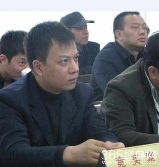 赵薇不仅自己身家丰厚 把哥哥赵健也变成了土豪 全家福近照曝光