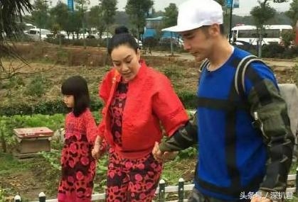 爸爸4不捧韩国棒子捧香港黑道了？向华强向太收留他做孙子