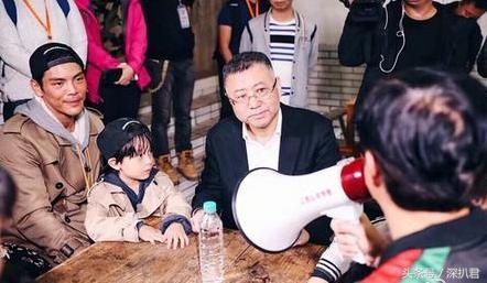 爸爸4不捧韩国棒子捧香港黑道了？向华强向太收留他做孙子