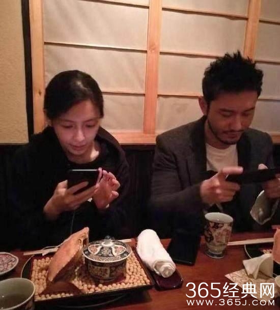 baby挺大肚素颜现身，脸看似回到整容前  网友：现原形了