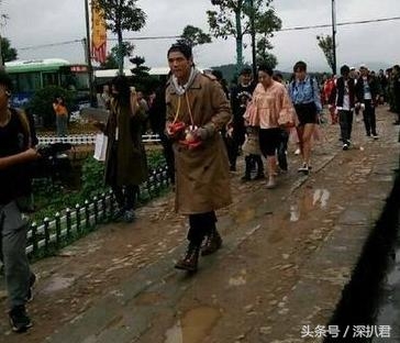 爸爸4不捧韩国棒子捧香港黑道了？向华强向太收留他做孙子