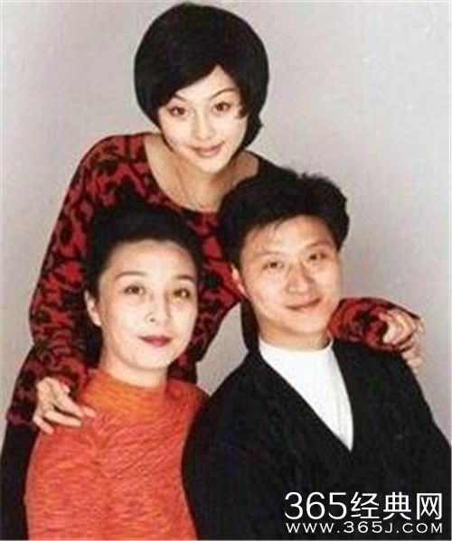 范冰冰爸爸才是真正的高富帅 妈妈强势漂亮超会挣钱 全家福曝光