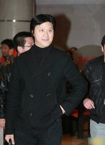 范冰冰爸爸才是真正的高富帅 妈妈强势漂亮超会挣钱 全家福曝光