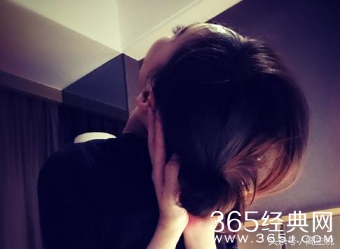 把头转了180度？唐嫣微博晒出的这张照片把网友吓一跳