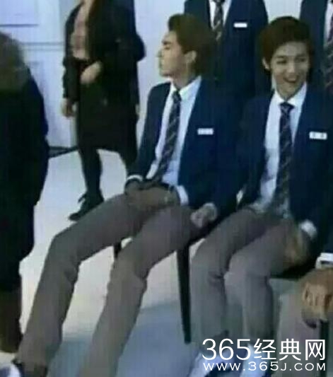 鹿晗合照为什么输在身高上？站在张艺谋身边也被“套路”了