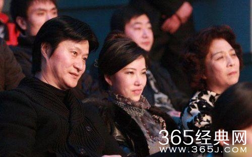 范冰冰爸爸才是真正的高富帅 妈妈强势漂亮超会挣钱 全家福曝光