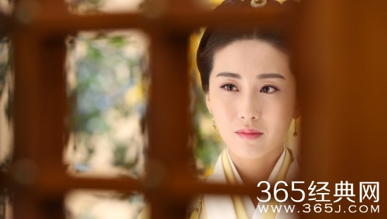 锦绣未央唐嫣绝地反击 大夫人丫鬟春茗惨遭杖责