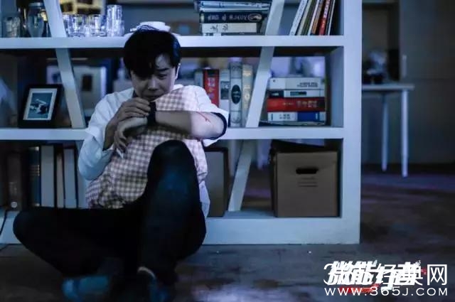 这出中二剧又污又逗，让人看得欲罢不能