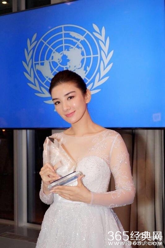 黄奕国际电影节获奖发微博表感谢，然而却暴露了低情商