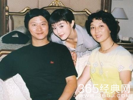 范冰冰爸爸才是真正的高富帅 妈妈强势漂亮超会挣钱 全家福曝光