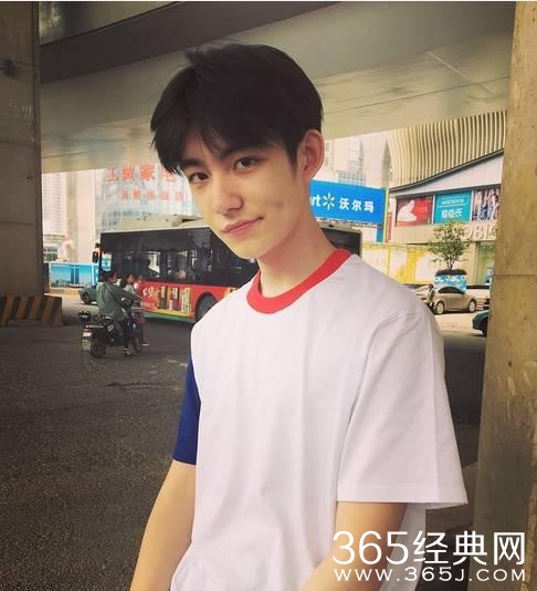 17岁小鲜肉和女友撕逼，这剧情走向看不懂