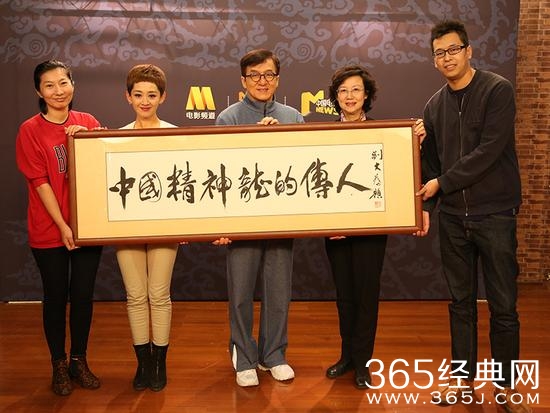 成龙领奥斯卡归来受采访：我讲真话不需要酝酿