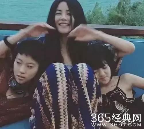 好有爱！王菲李亚鹏离婚后相聚跑步