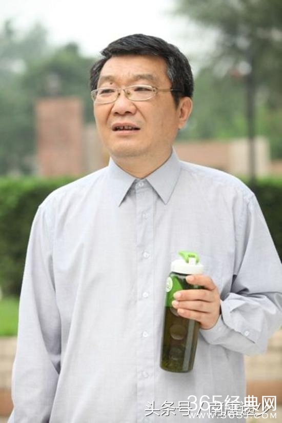 张国立的铁哥们，出道30年演遍了丑角，戏外身份显赫当老总