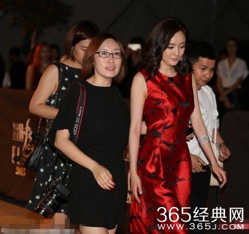 网友街头便利店偶遇杨幂，深夜为刘恺威做饭！