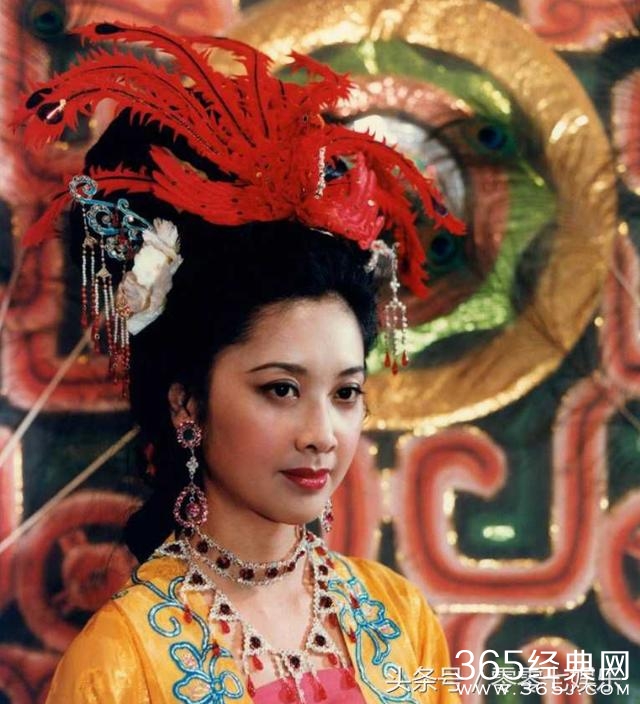 西游记女王现已64岁，却美貌堪比赵雅芝，气质不输林青霞！