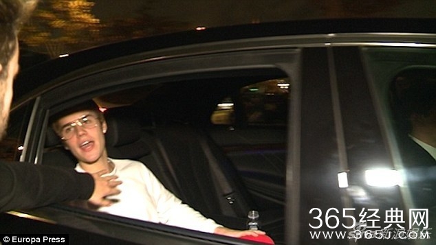 追星有风险 男子撩比伯被揍