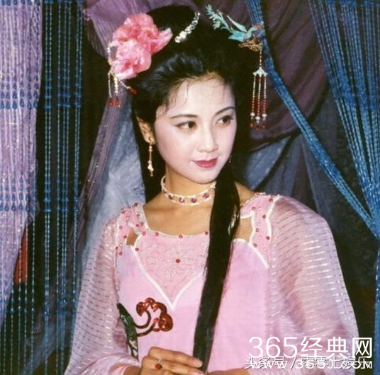 西游记女王现已64岁，却美貌堪比赵雅芝，气质不输林青霞！