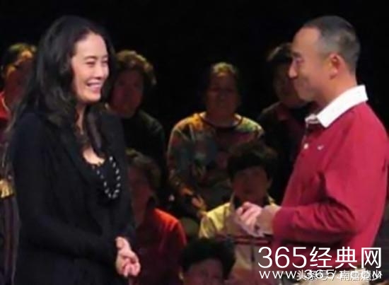 黄磊同班同学，33岁一剧成名，被称坏女人专业户，嫁总裁很幸福
