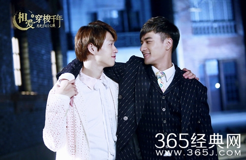 郑凯相爱穿梭千年2获赞国际范 与魏大勋组“驯龙CP”