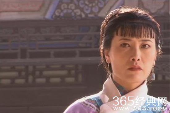 黄磊同班同学，33岁一剧成名，被称坏女人专业户，嫁总裁很幸福