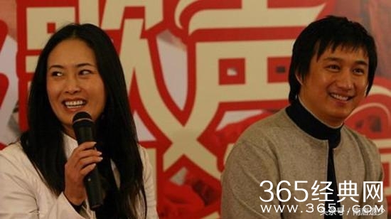 黄磊同班同学，33岁一剧成名，被称坏女人专业户，嫁总裁很幸福