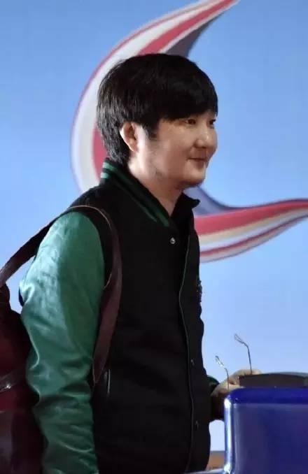 你可以鄙视王大治的容貌，但你要佩服他的艳福！