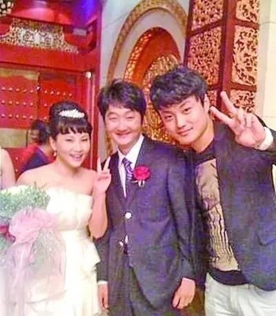 你可以鄙视王大治的容貌，但你要佩服他的艳福！