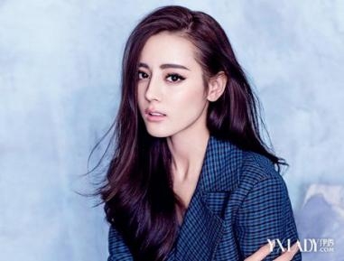 同样都是签约新人，杨幂和唐嫣谁的眼光更好？