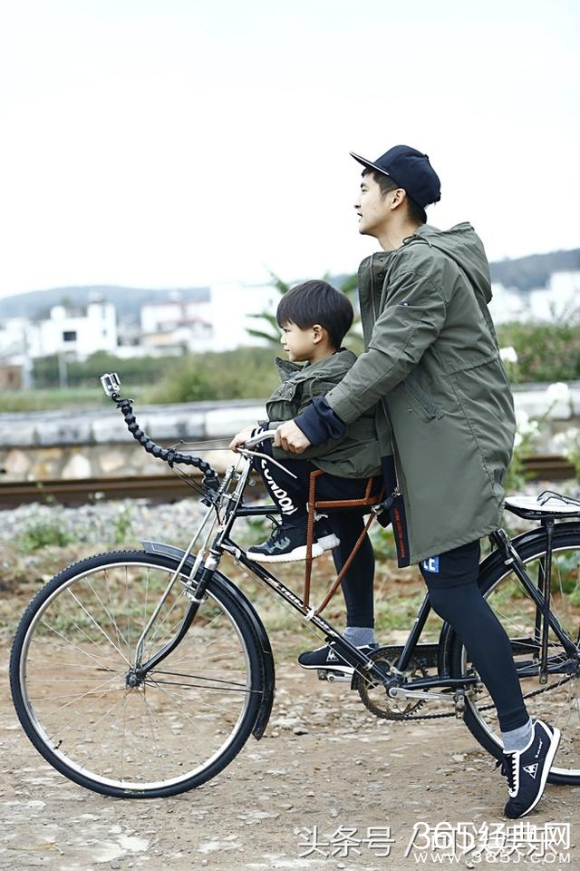《爸爸4》走复古怀旧风 田亮张伦硕骑自行车秀经典串烧