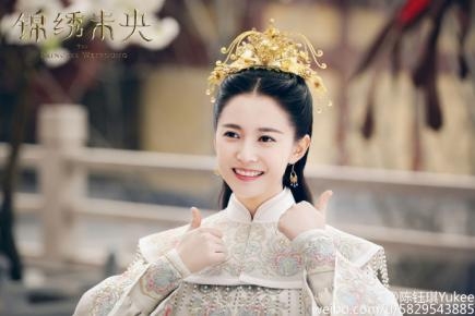 同样都是签约新人，杨幂和唐嫣谁的眼光更好？