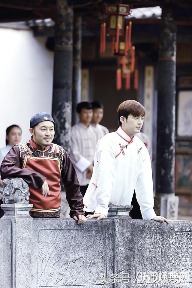 《爸爸4》走复古怀旧风 田亮张伦硕骑自行车秀经典串烧